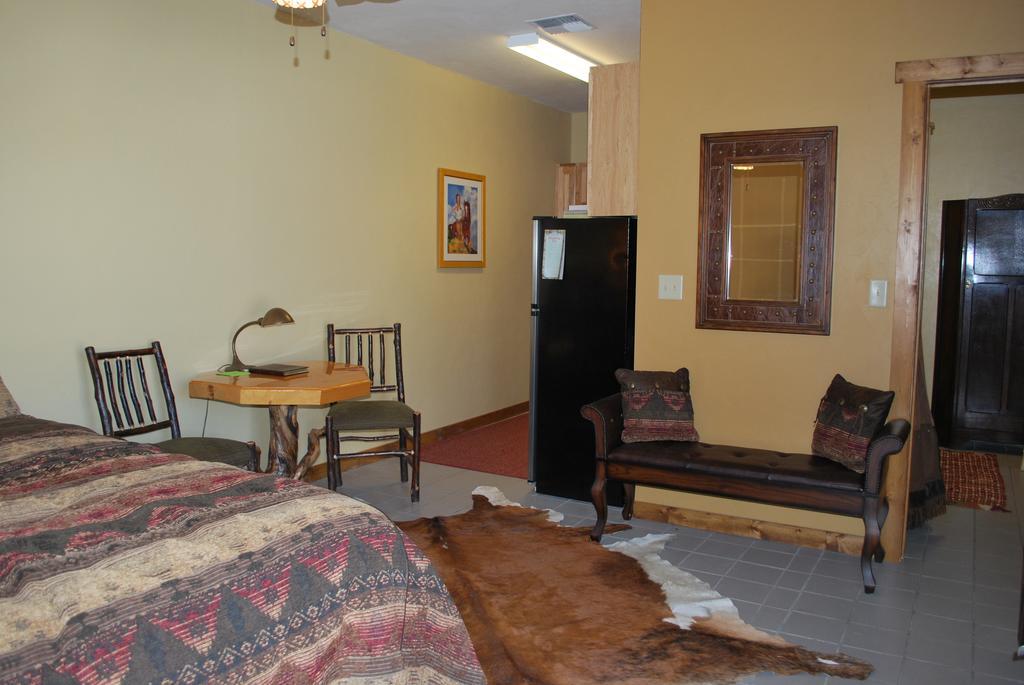 Cowboy'S Lodge Gardiner Chambre photo