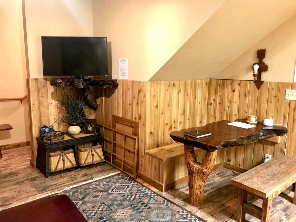 Cowboy'S Lodge Gardiner Extérieur photo