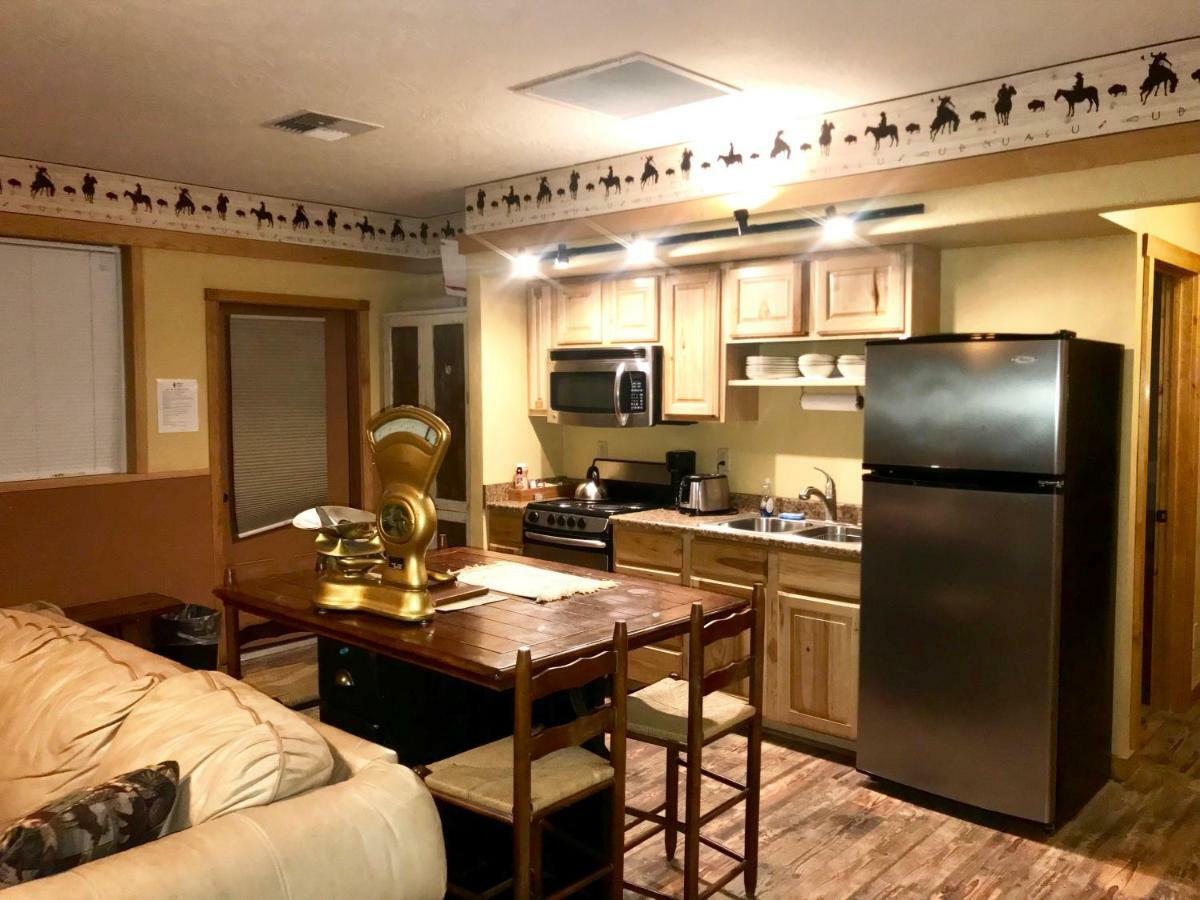 Cowboy'S Lodge Gardiner Extérieur photo